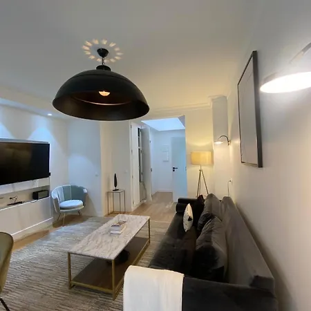2br Berri Champs Elysees